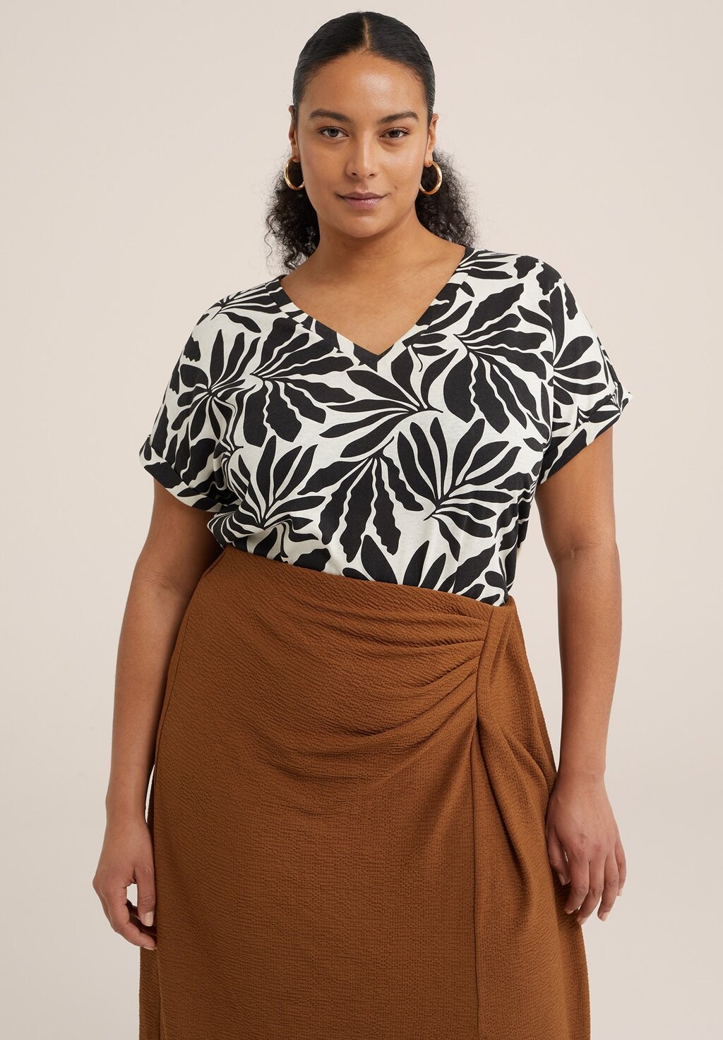 Футболка с принтом CURVE WE Fashion, черный
Футболка с принтом CURVE WE Fashion, черный