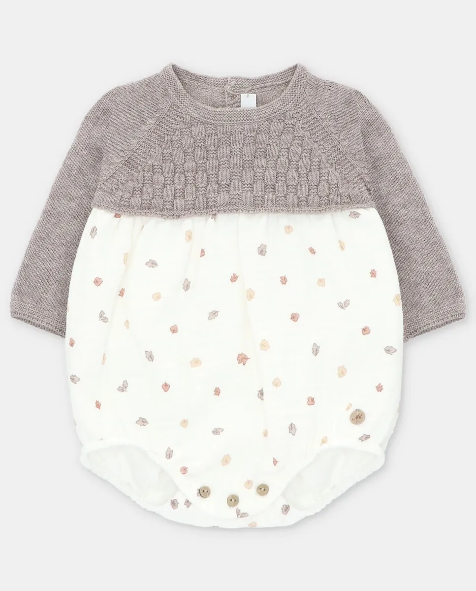 Вязаный комбинезон для младенца с фантазийным принтом цвета тауп Martín Aranda
Вязаный комбинезон для младенца с фантазийным принтом цвета тауп Martín Aranda