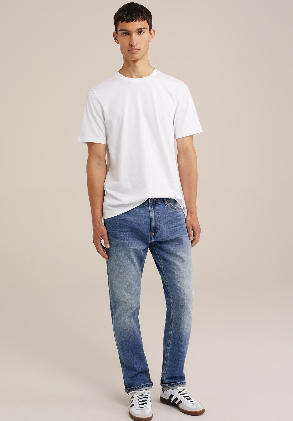 Базовая футболка WE Fashion, белый
Базовая футболка WE Fashion, белый