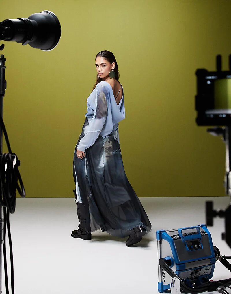 Платье макси с необработанным краем и глубоким вырезом на спине с рисунком лошади ASOS DESIGN
Платье макси с необработанным краем и глубоким вырезом на спине с рисунком лошади ASOS DESIGN