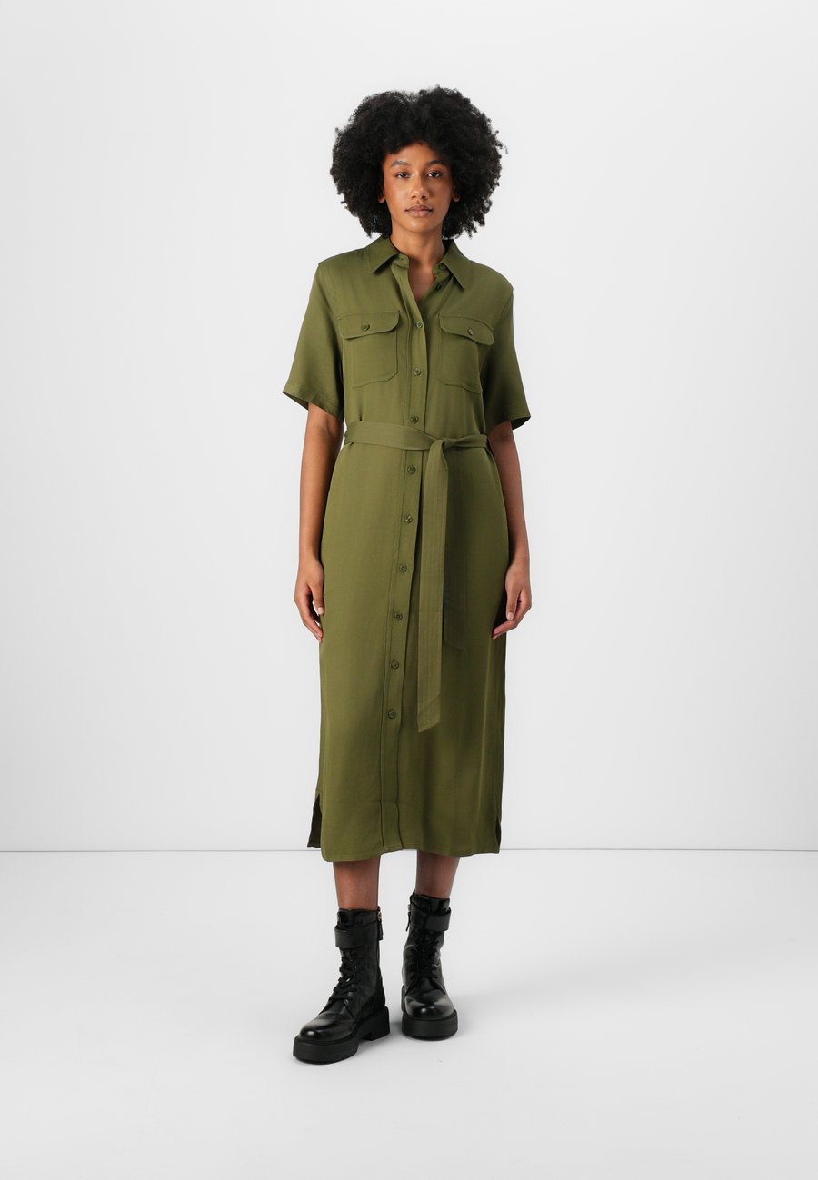 Платье GANT UTILITY SHIRT DRESS, Moss Green/Khaki
Платье GANT UTILITY SHIRT DRESS, Moss Green/Khaki