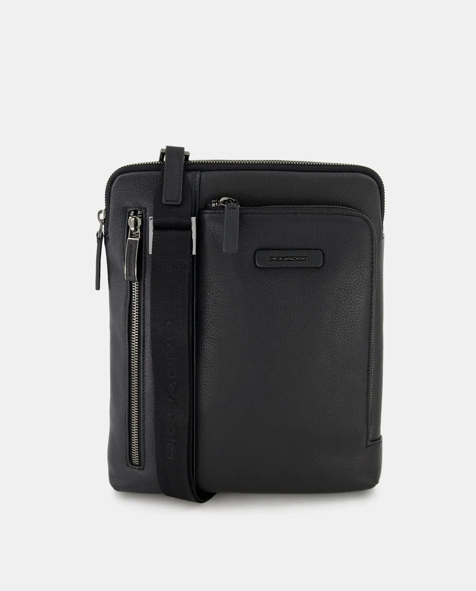 Большая черная кожаная сумка через плечо с отделением для iPad Piquadro, черный
Большая черная кожаная сумка через плечо с отделением для iPad Piquadro, черный