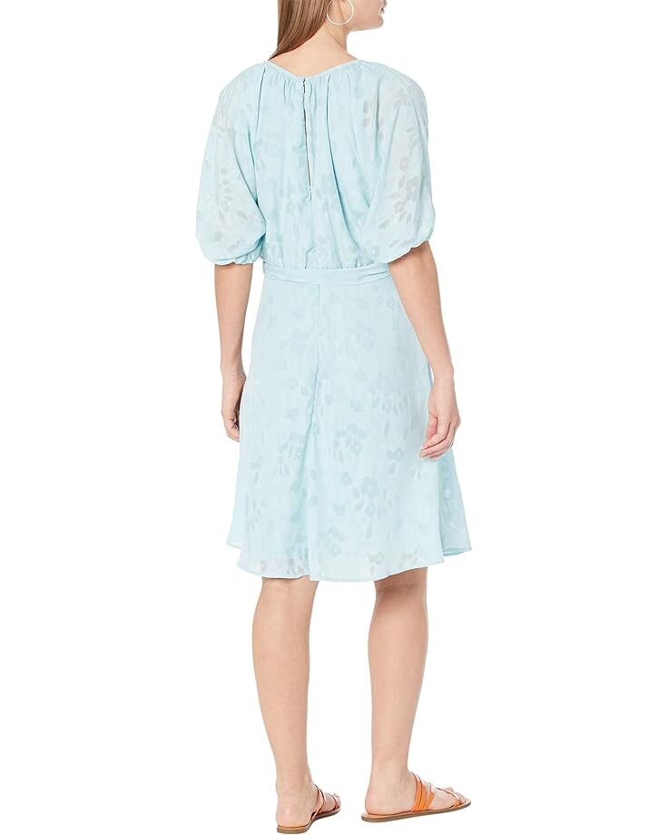 Платье DKNY Puff Sleeve V-Neck Belted Dress, цвет Sky Blue
Платье DKNY Puff Sleeve V-Neck Belted Dress, цвет Sky Blue