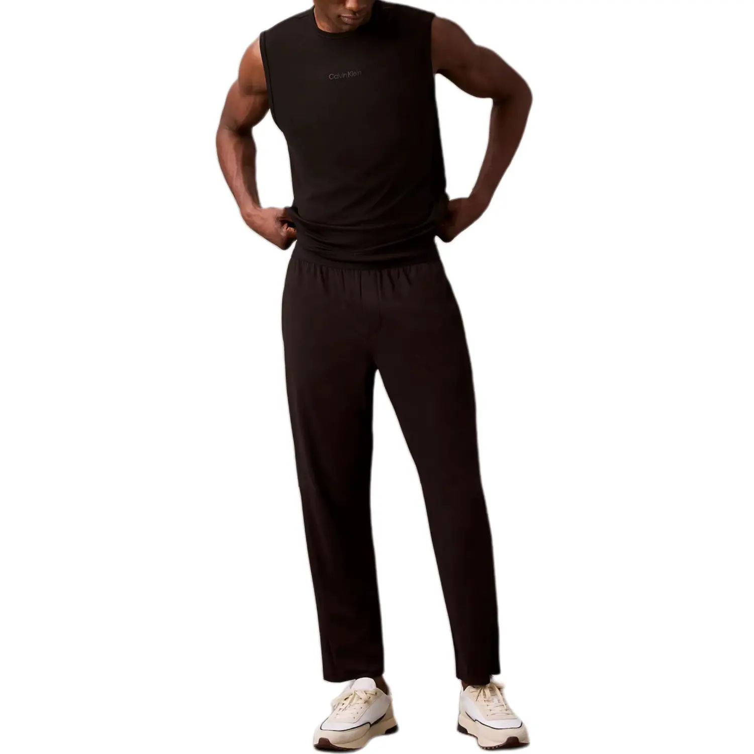 Calvin Klein Трикотажные спортивные штаны мужские черные
Calvin Klein Трикотажные спортивные штаны мужские черные