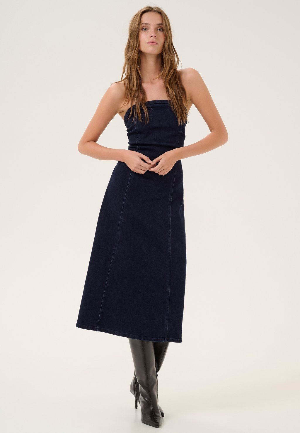 Джинсовое платье AYOMW My Essential Wardrobe, темно-синий
Джинсовое платье AYOMW My Essential Wardrobe, темно-синий