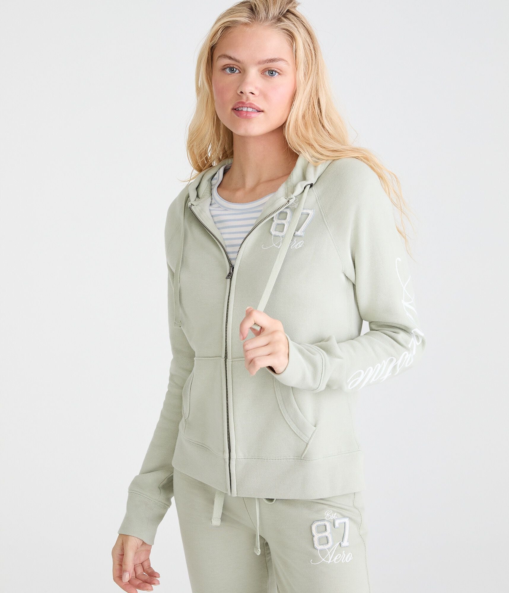 Толстовка Aeropostale 87 Logo на молнии, оливковый
Толстовка Aeropostale 87 Logo на молнии, оливковый