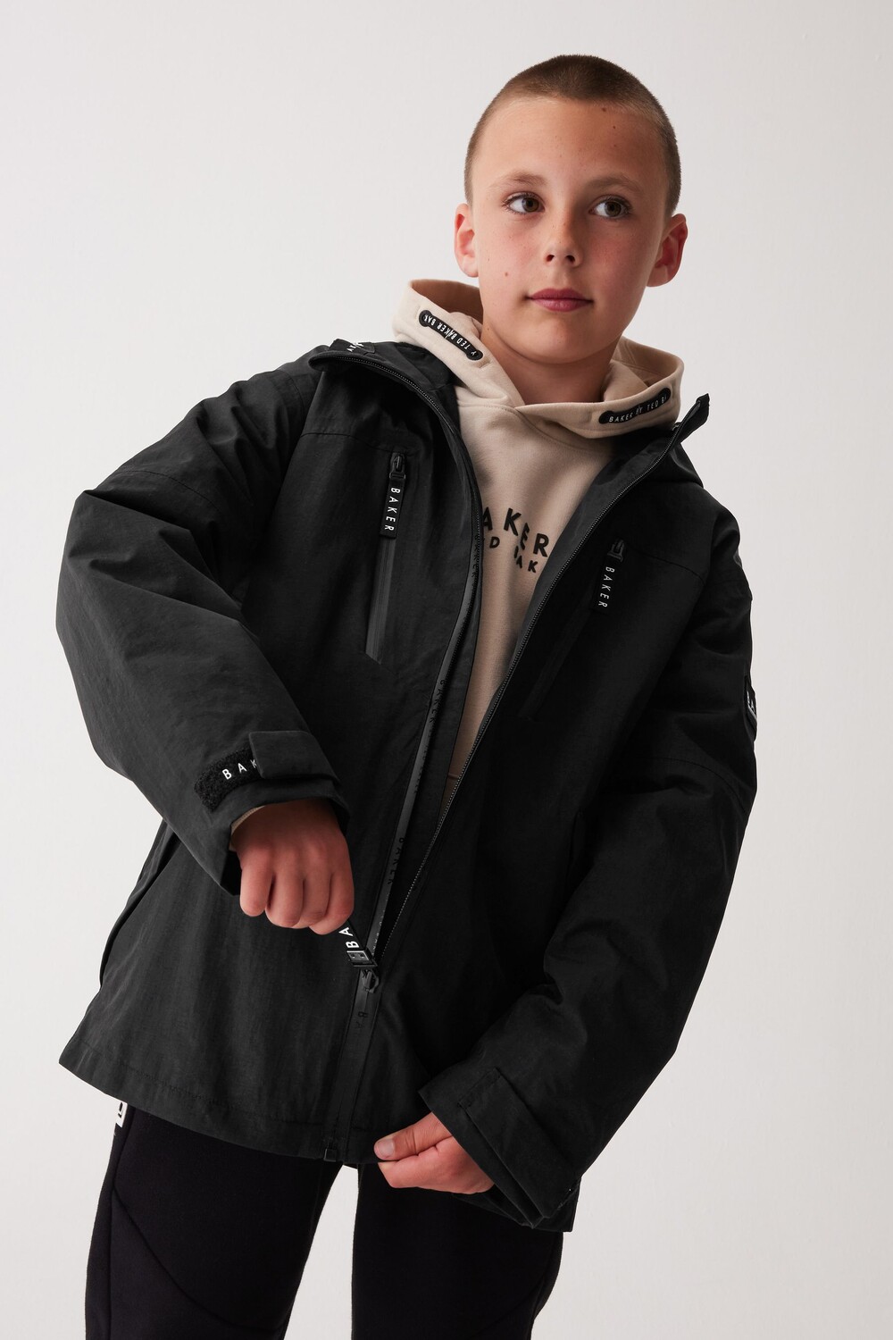 Водонепроницаемая легкая куртка дождевик Baker By Ted Baker, черный
Водонепроницаемая легкая куртка дождевик Baker By Ted Baker, черный