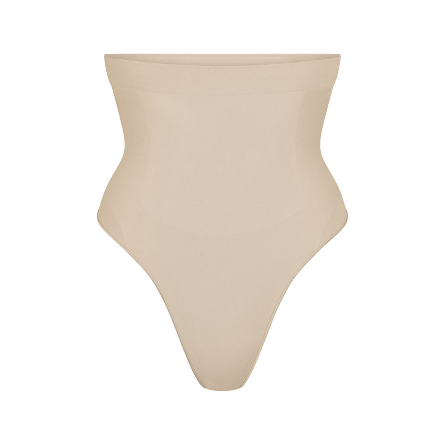 Стринги с высокой талией SKIMS Seamless Sculpt, песочный
Стринги с высокой талией SKIMS Seamless Sculpt, песочный