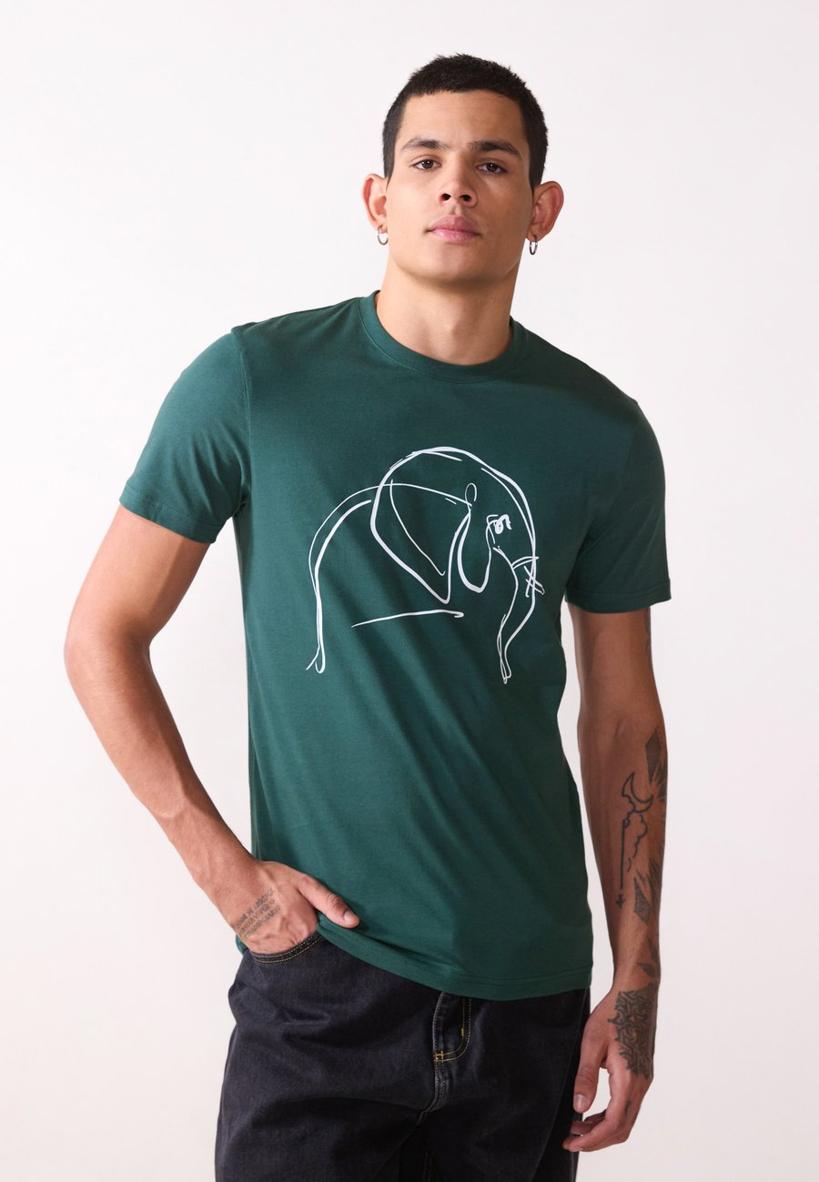 Футболка Pier One Print T-shirt, Pine Grove/Dark Green, Зеленый, Футболка Pier One Print T-shirt, Pine Grove/Dark Green
Футболка Pier One Print T-shirt, Pine Grove/Dark Green, Зеленый, Футболка Pier One Print T-shirt, Pine Grove/Dark Green