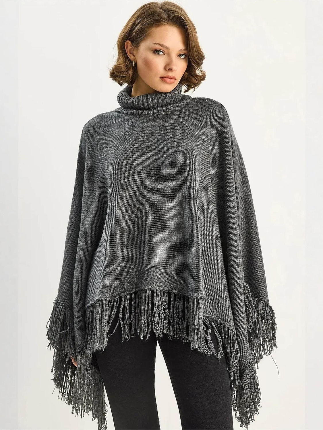 Bianco Lucci Кейп в темно-сером цвете
Bianco Lucci Кейп в темно-сером цвете