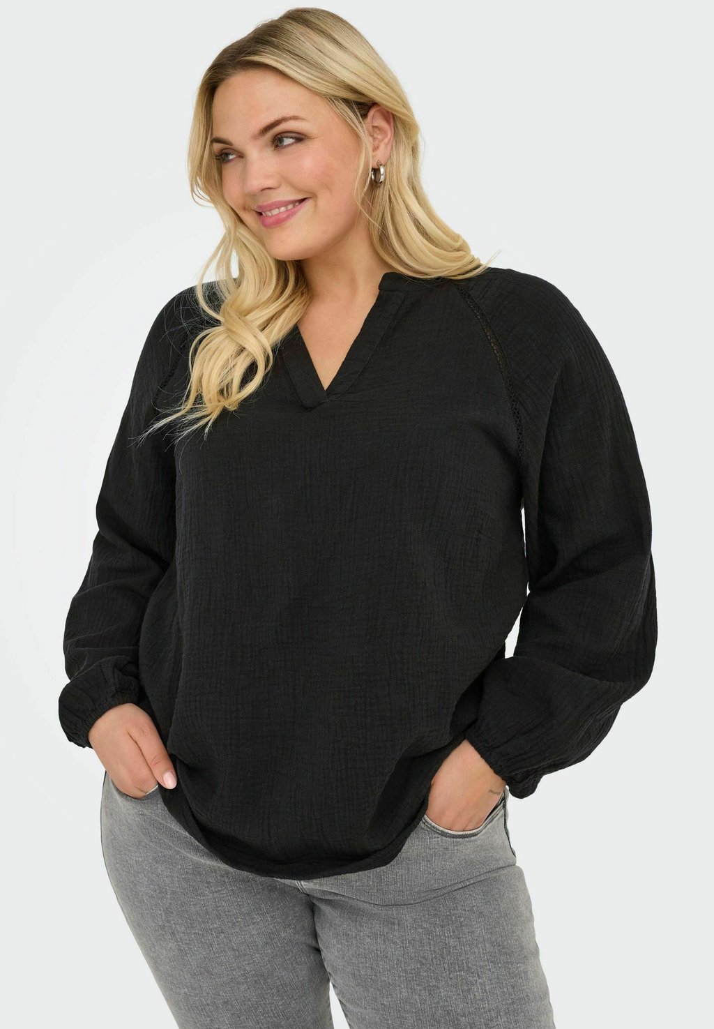 Блуза CARTHYRA ONLY Carmakoma, черный
Блуза CARTHYRA ONLY Carmakoma, черный