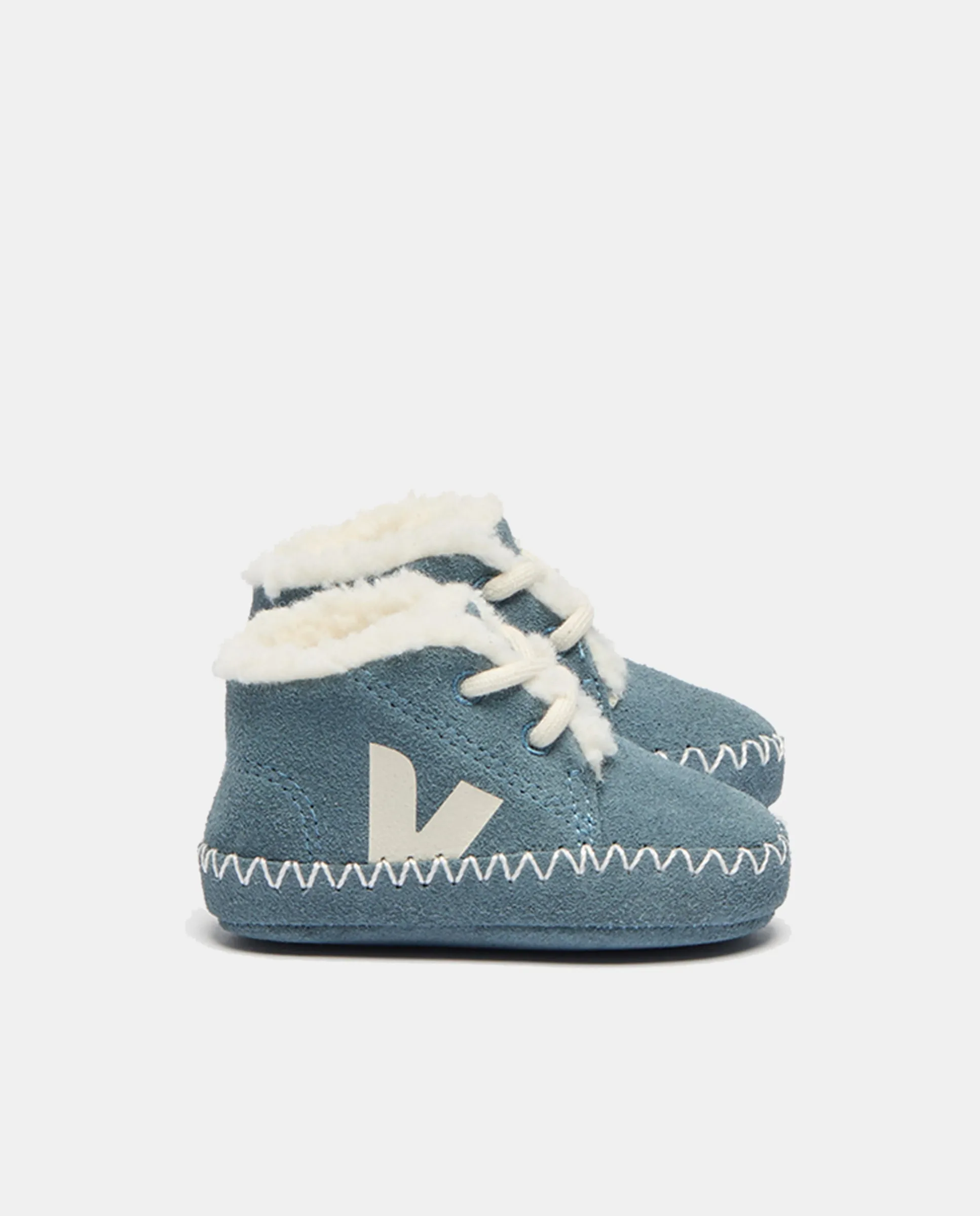 Детские кроссовки для мальчика модель Winter Light ZZ из замши Veja, голубой
Детские кроссовки для мальчика модель Winter Light ZZ из замши Veja, голубой