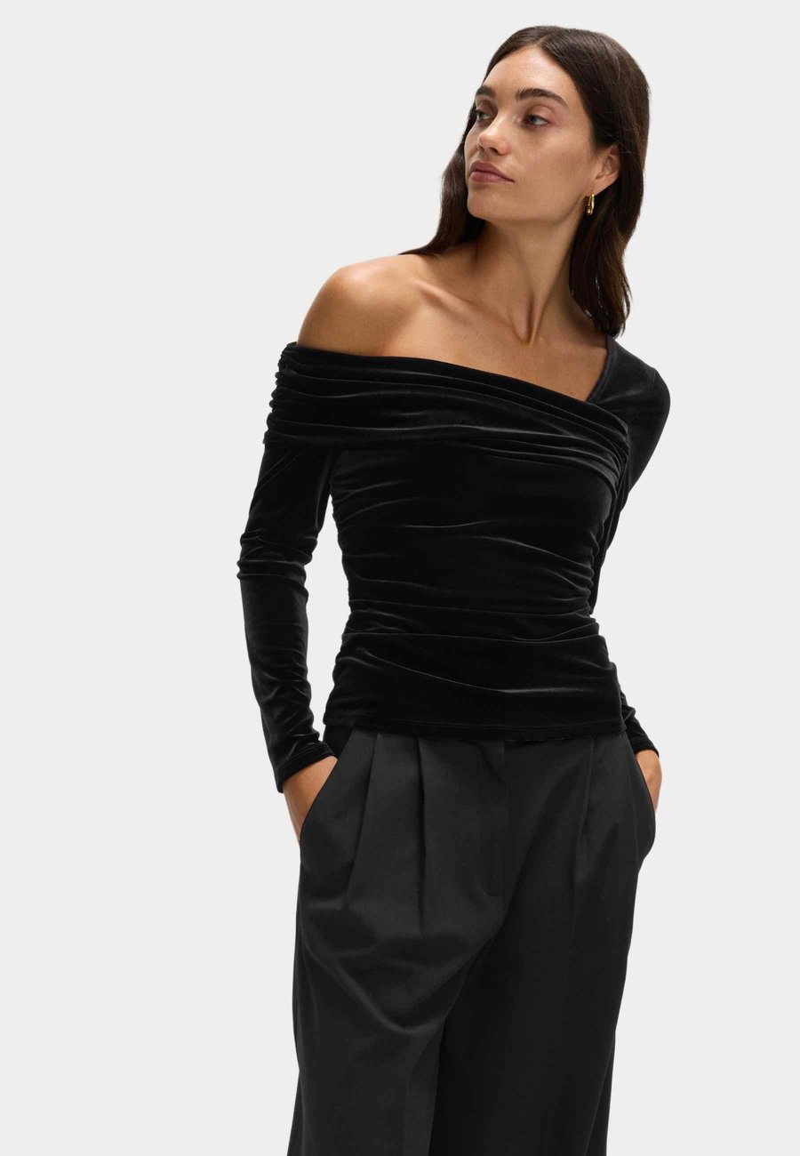 Толстовка Marks & Spencer ASYMMETRIC NECK, Black
Толстовка Marks & Spencer ASYMMETRIC NECK, Black