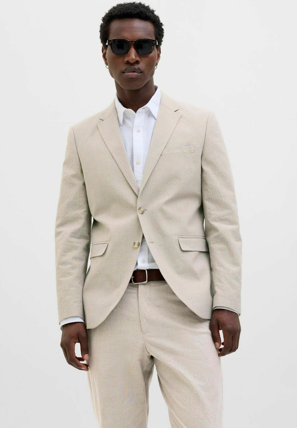 Пиджак-блейзер EINREIHIGER JPRSTAN Jack & Jones PREMIUM, бежевый
Пиджак-блейзер EINREIHIGER JPRSTAN Jack & Jones PREMIUM, бежевый