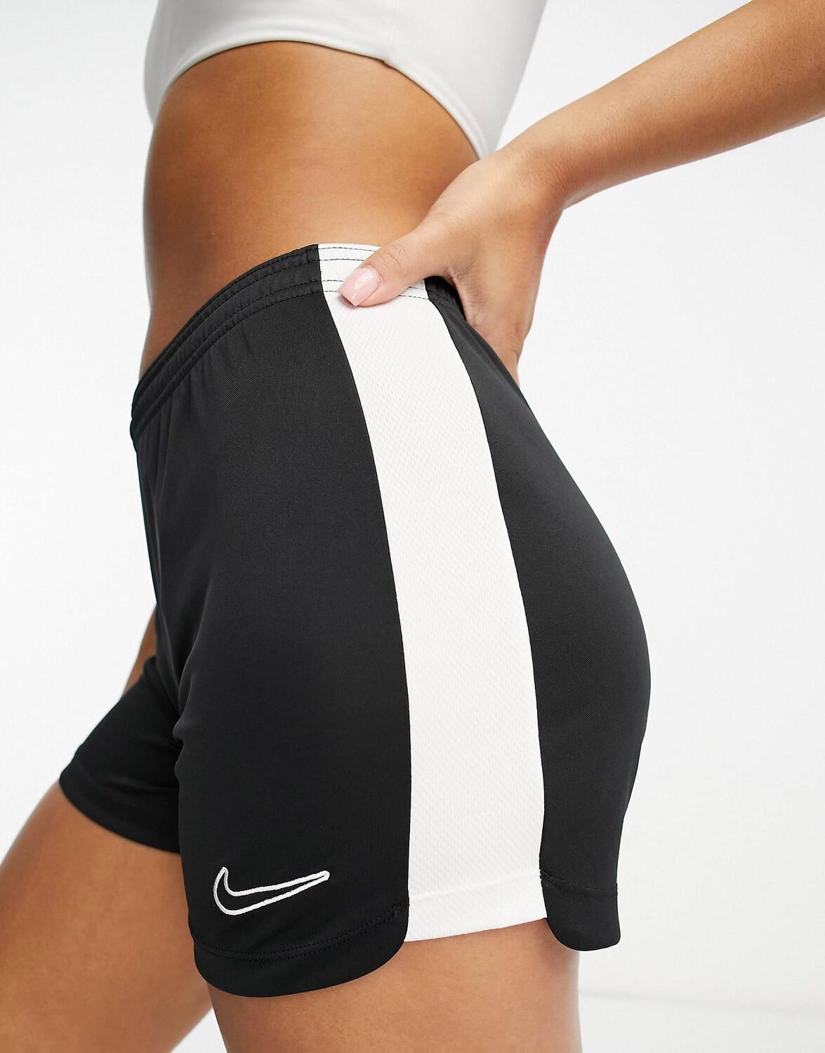 Черные шорты свободного кроя со вставками Nike Football Academy
Черные шорты свободного кроя со вставками Nike Football Academy