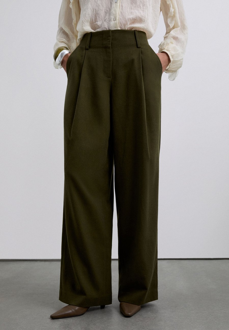 Брюки Scalpers REMO , Olive
Брюки Scalpers REMO , Olive