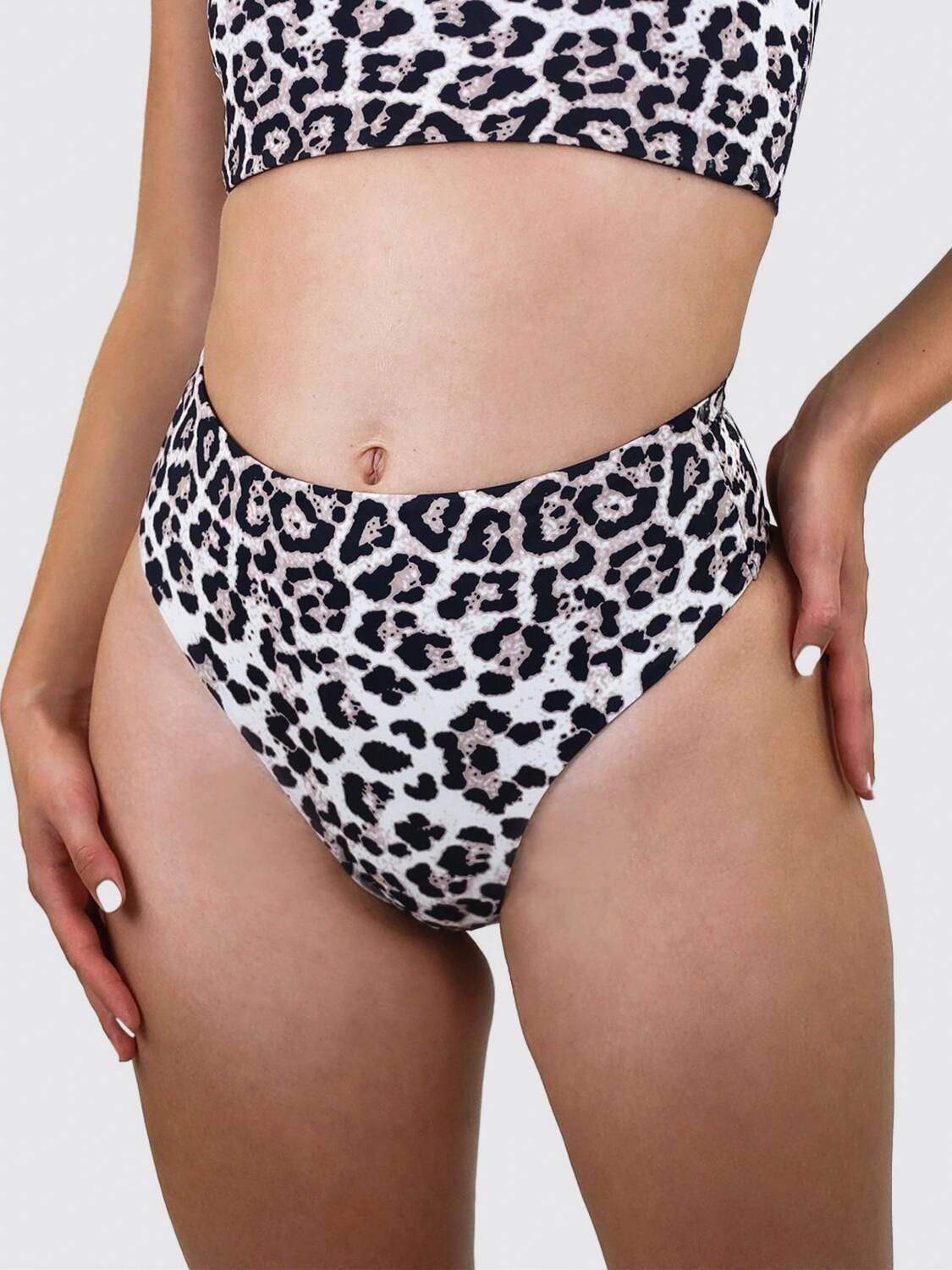 MYLILY Бикини-трусики 'Brazilian Bikini Hose' в белом цвете
MYLILY Бикини-трусики 'Brazilian Bikini Hose' в белом цвете