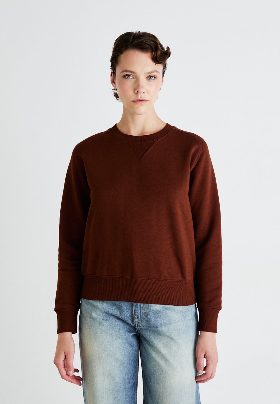 Толстовка Lee RAGLAN CREW, Luxe Brown/Brown
Толстовка Lee RAGLAN CREW, Luxe Brown/Brown