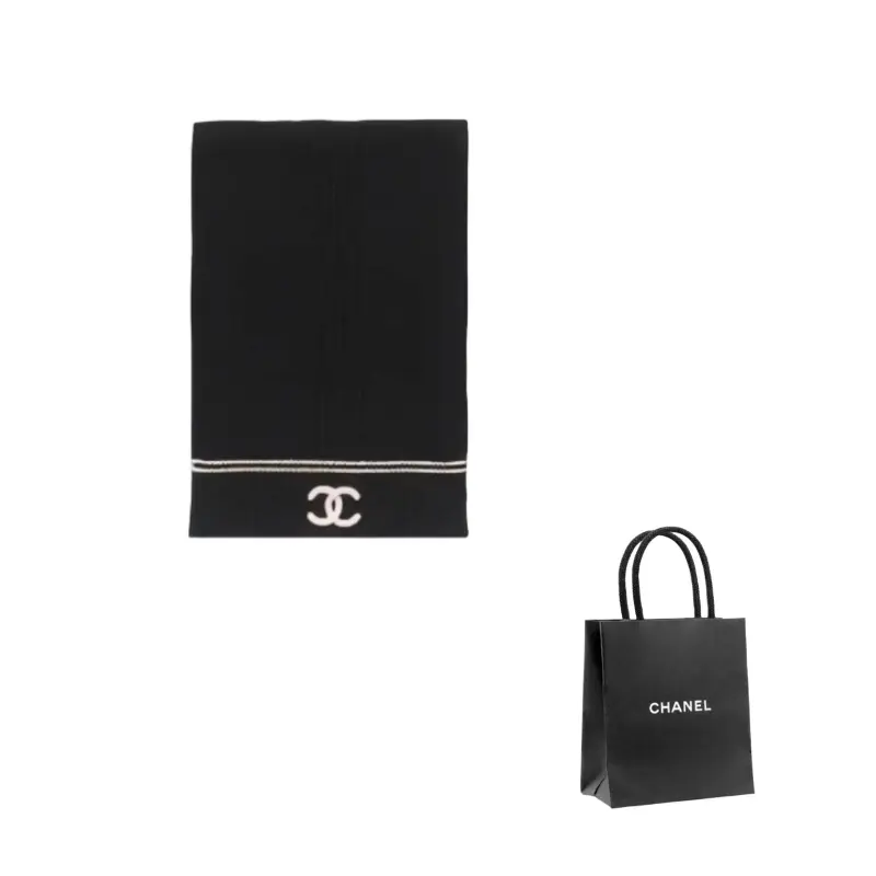 Вязаный шарф унисекс CHANEL, черный
Вязаный шарф унисекс CHANEL, черный