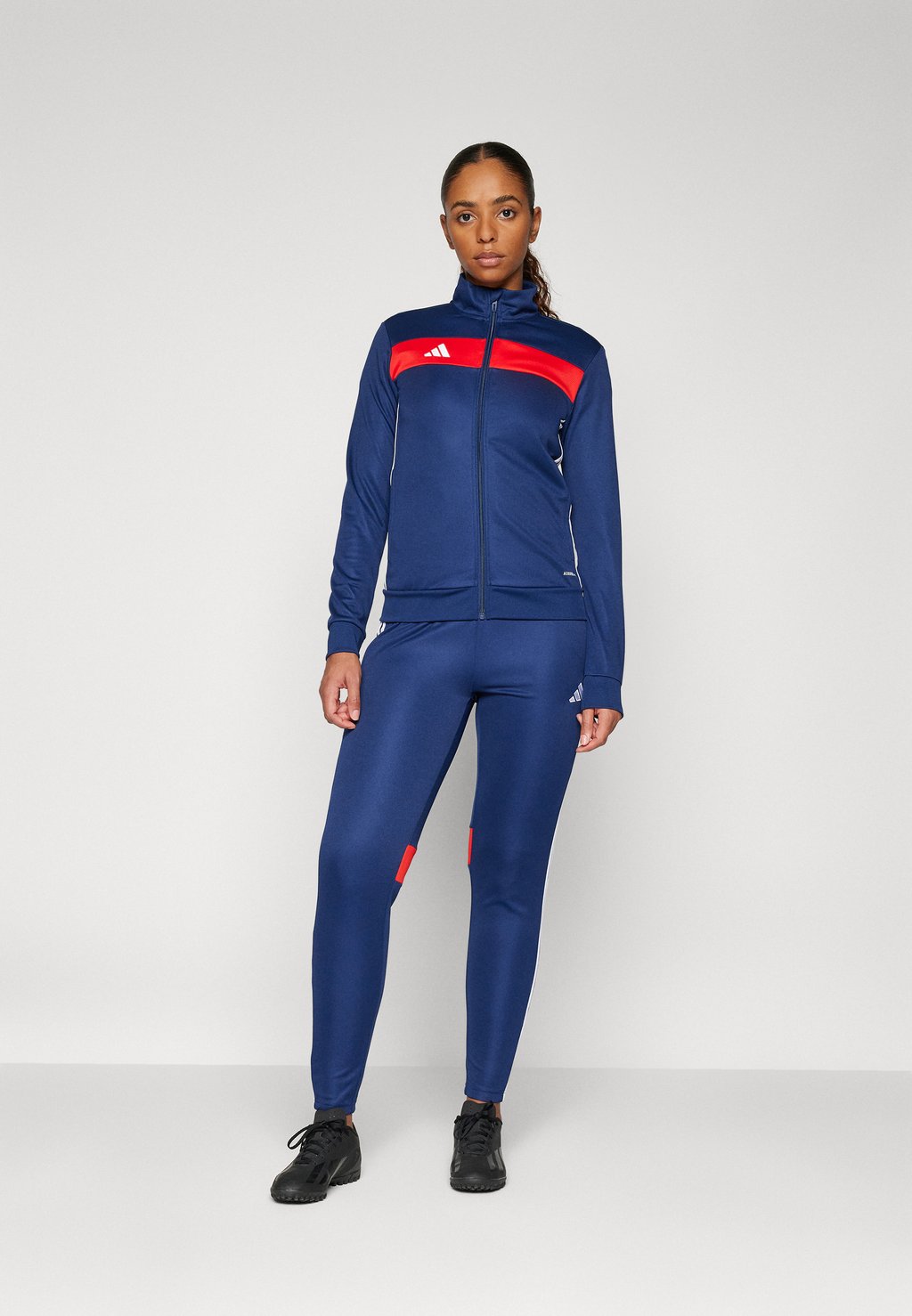 Спортивный костюм TIRO ESSENTIALS SET Adidas Performance, темно-синий 
Спортивный костюм TIRO ESSENTIALS SET Adidas Performance, темно-синий