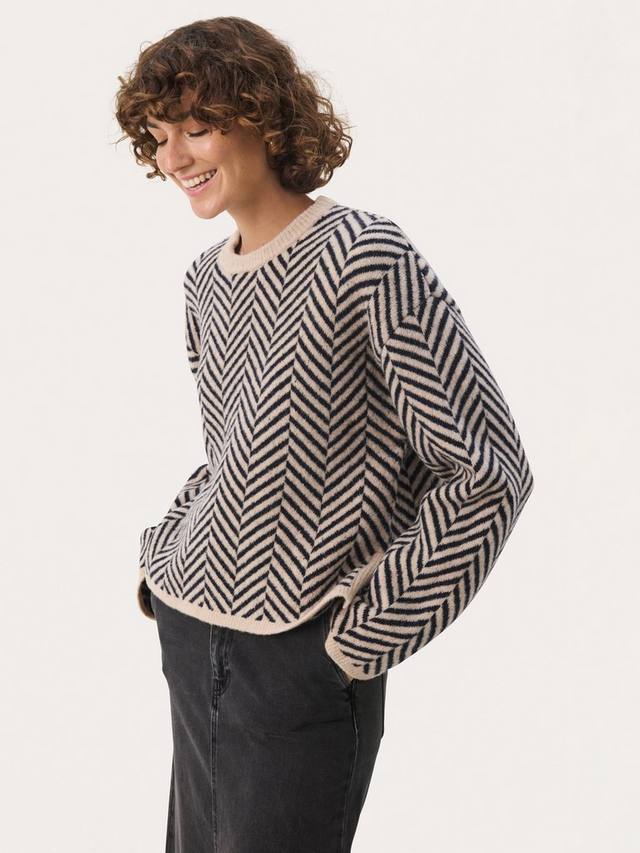 Богатый джемпер из шерсти лесли в елочку Part Two, цвет French Oak
Богатый джемпер из шерсти лесли в елочку Part Two, цвет French Oak