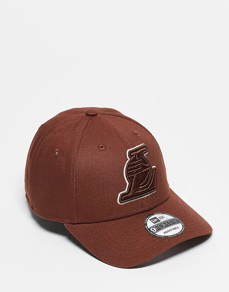 Кепка New Era Los Angeles Lakers 9forty с контурным логотипом коричневого цвета
Кепка New Era Los Angeles Lakers 9forty с контурным логотипом коричневого цвета