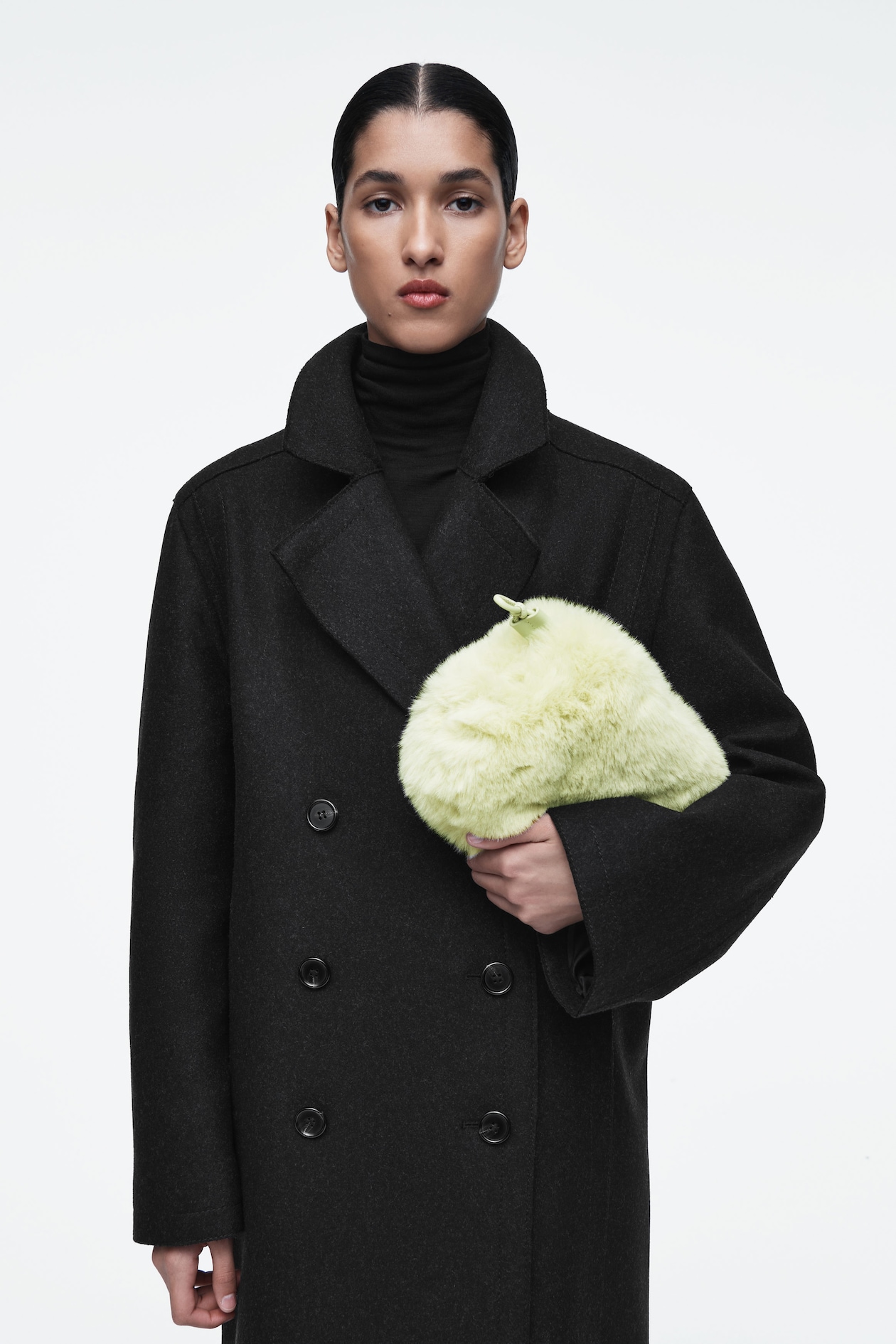 Маленький клатч "кавателли" из искусственного меха COS, цвет Bladozielony
Маленький клатч "кавателли" из искусственного меха COS, цвет Bladozielony