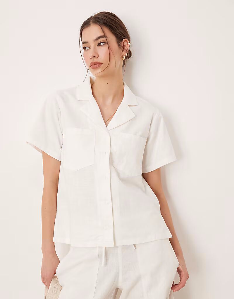 Гламурная рубашка свободного кроя в кремово-белом цвете Glamorous
Гламурная рубашка свободного кроя в кремово-белом цвете Glamorous