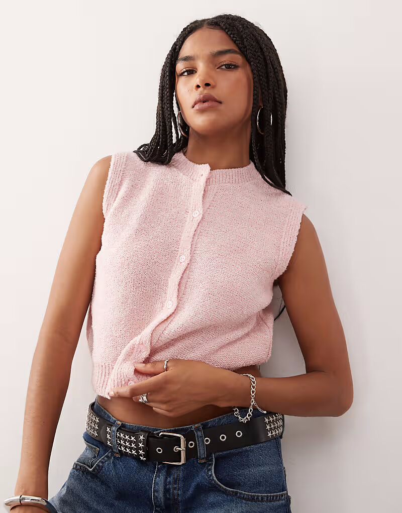 Reclaimed Vintage трикотажная майка на пуговицах розового цвета
Reclaimed Vintage трикотажная майка на пуговицах розового цвета