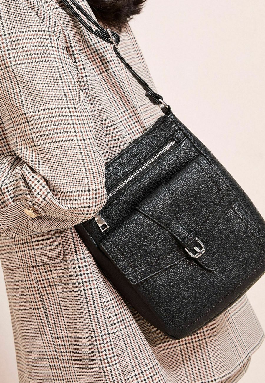 Сумка кросс-боди Friends Like These Cross body bag, Black
Сумка кросс-боди Friends Like These Cross body bag, Black