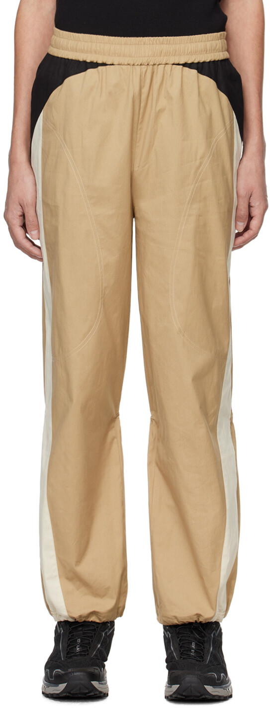 Бежевые брюки с блокировкой Kijun
Бежевые брюки с блокировкой Kijun