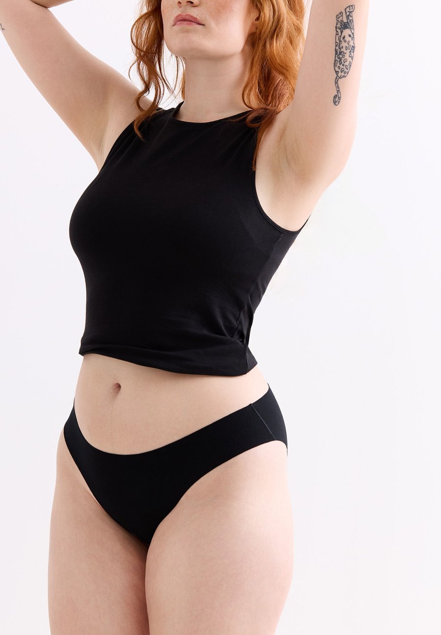 Брифы Erlich Textil Briefs, Schwarz/Metallic Black
Брифы Erlich Textil Briefs, Schwarz/Metallic Black