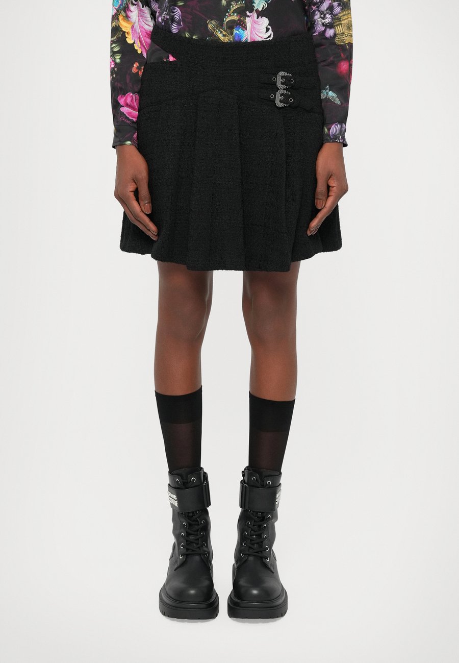 Юбка Versace Jeans Couture BUCKLES BASQUE, Black
Юбка Versace Jeans Couture BUCKLES BASQUE, Black