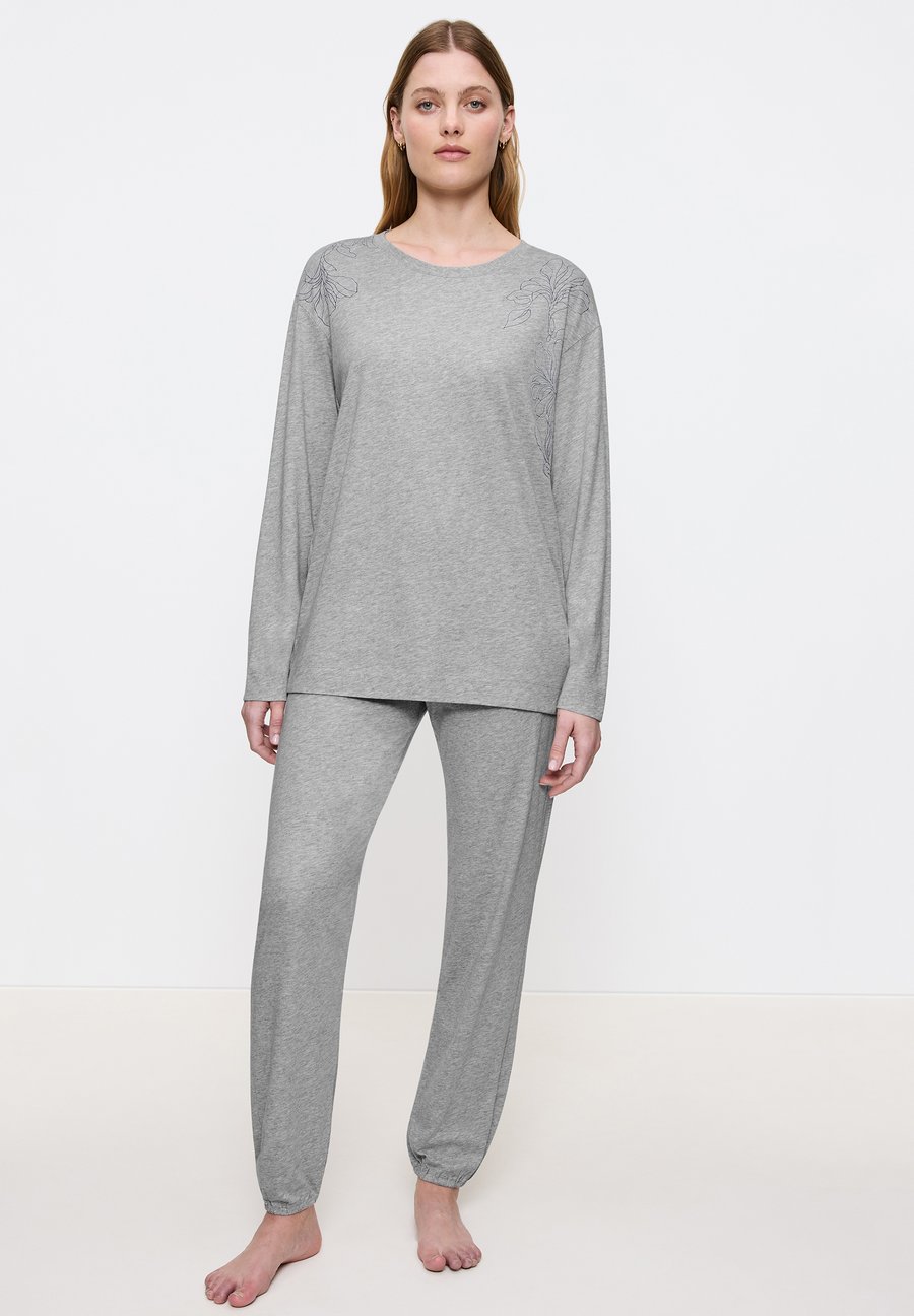 Пижамный комплект Triumph SET, Dark Grey Melange/Mottled Grey
Пижамный комплект Triumph SET, Dark Grey Melange/Mottled Grey