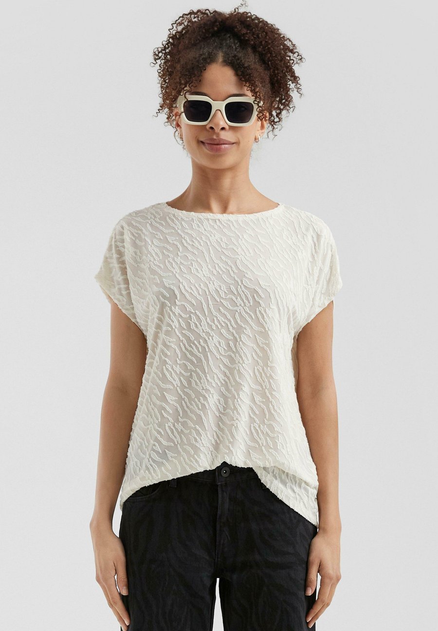 Футболка QS LEICHT TRANSPARENTES MIT AUSBRENNERMUSTER, Ecru/Off-White, Белый, Футболка QS LEICHT TRANSPARENTES MIT AUSBRENNERMUSTER, Ecru/Off-White
Футболка QS LEICHT TRANSPARENTES MIT AUSBRENNERMUSTER, Ecru/Off-White, Белый, Футболка QS LEICHT TRANSPARENTES MIT AUSBRENNERMUSTER, Ecru/Off-White