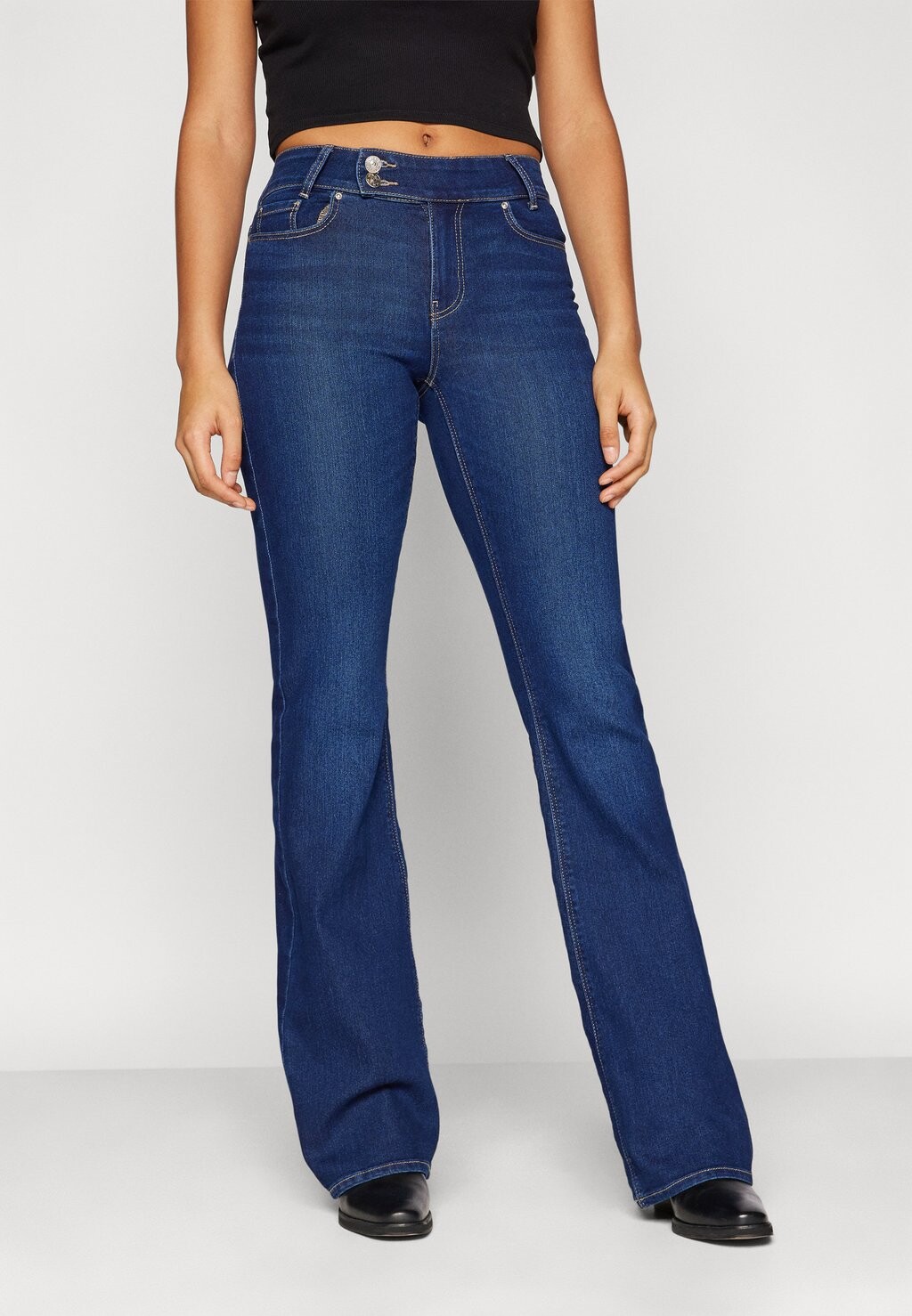 Джинсы Bootcut Onlpaola Flared ONLY, цвет dark blue denim
Джинсы Bootcut Onlpaola Flared ONLY, цвет dark blue denim