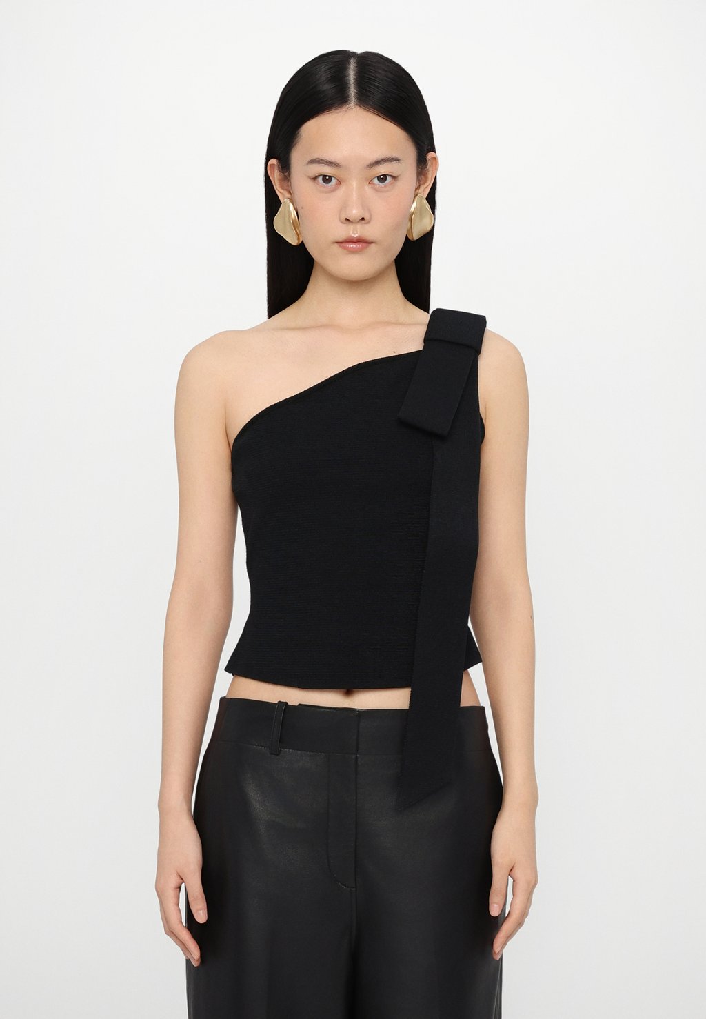 Топ NOMI Cult Gaia, черный
Топ NOMI Cult Gaia, черный