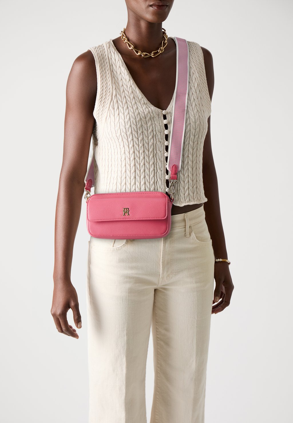 Сумка через плечо DISTINCT CAMERA BAG Tommy Hilfiger, светло-красный
Сумка через плечо DISTINCT CAMERA BAG Tommy Hilfiger, светло-красный