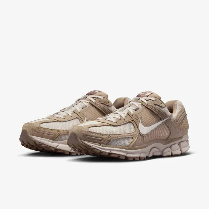 Кроссовки Nike Zoom Vomero HV2529-200 цвета хаки, мужские, легкие, RHS6102 Nike, коричневый
Кроссовки Nike Zoom Vomero HV2529-200 цвета хаки, мужские, легкие, RHS6102 Nike, коричневый