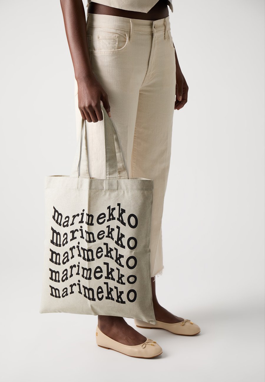 Сумка-шоппер Marimekko VANKKA LOGO PLACEMENT UNISEX, Black/Off White/Off-White
Сумка-шоппер Marimekko VANKKA LOGO PLACEMENT UNISEX, Black/Off White/Off-White