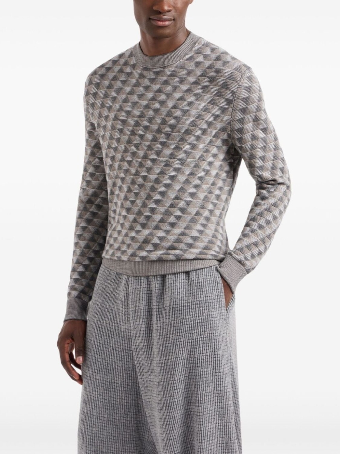 Giorgio Armani шерстяной джемпер с геометричным узором, серый
Giorgio Armani шерстяной джемпер с геометричным узором, серый