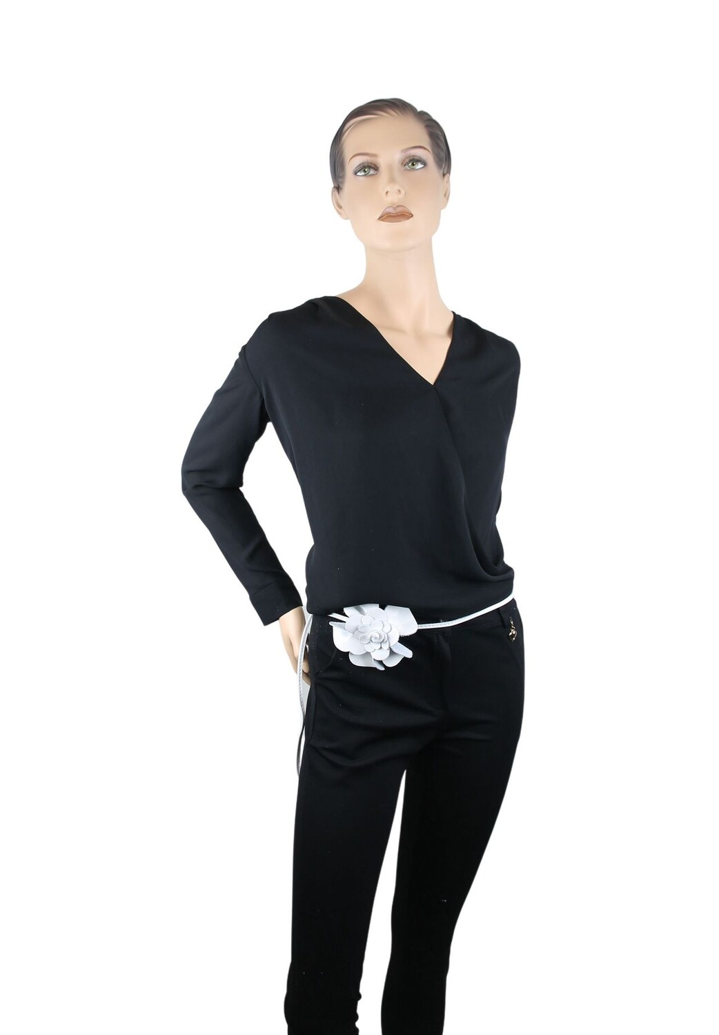 Цветок на поясе-завязке подходит для всех размеров Collezione alessandro, белый
Цветок на поясе-завязке подходит для всех размеров Collezione alessandro, белый