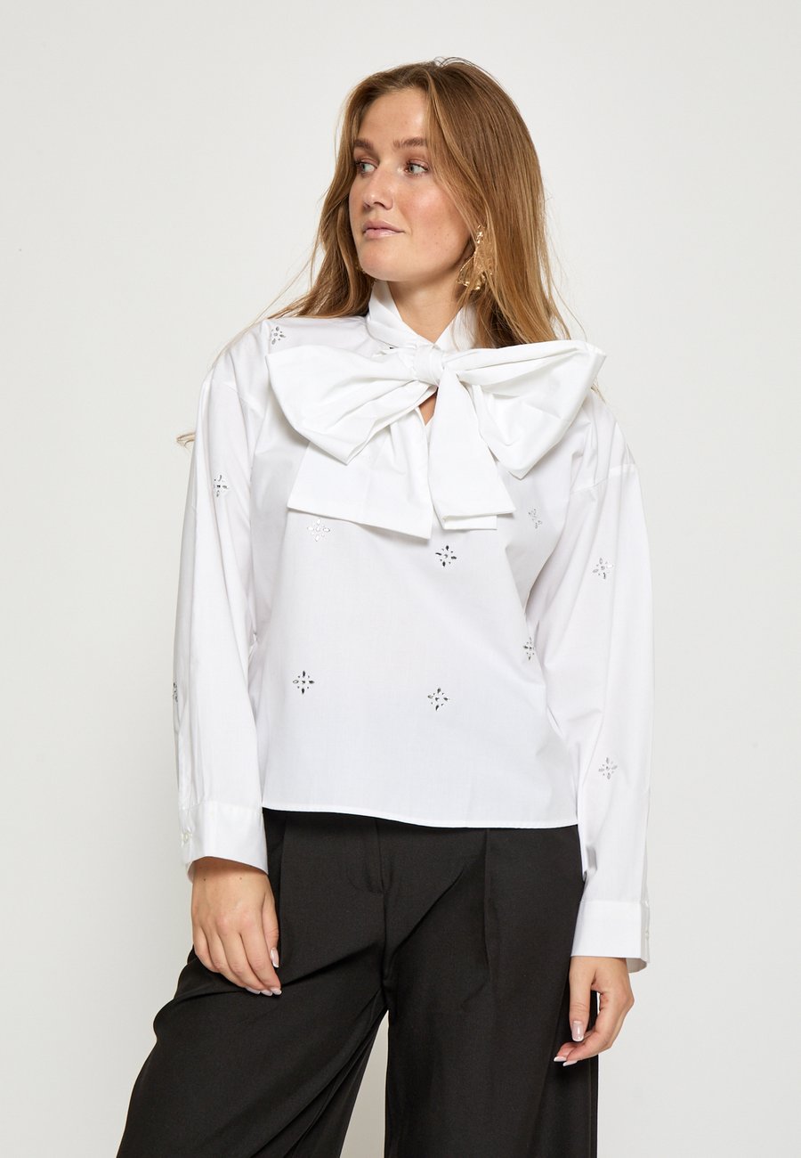 Блуза Minus LUMI, Cloud Dancer/White
Блуза Minus LUMI, Cloud Dancer/White