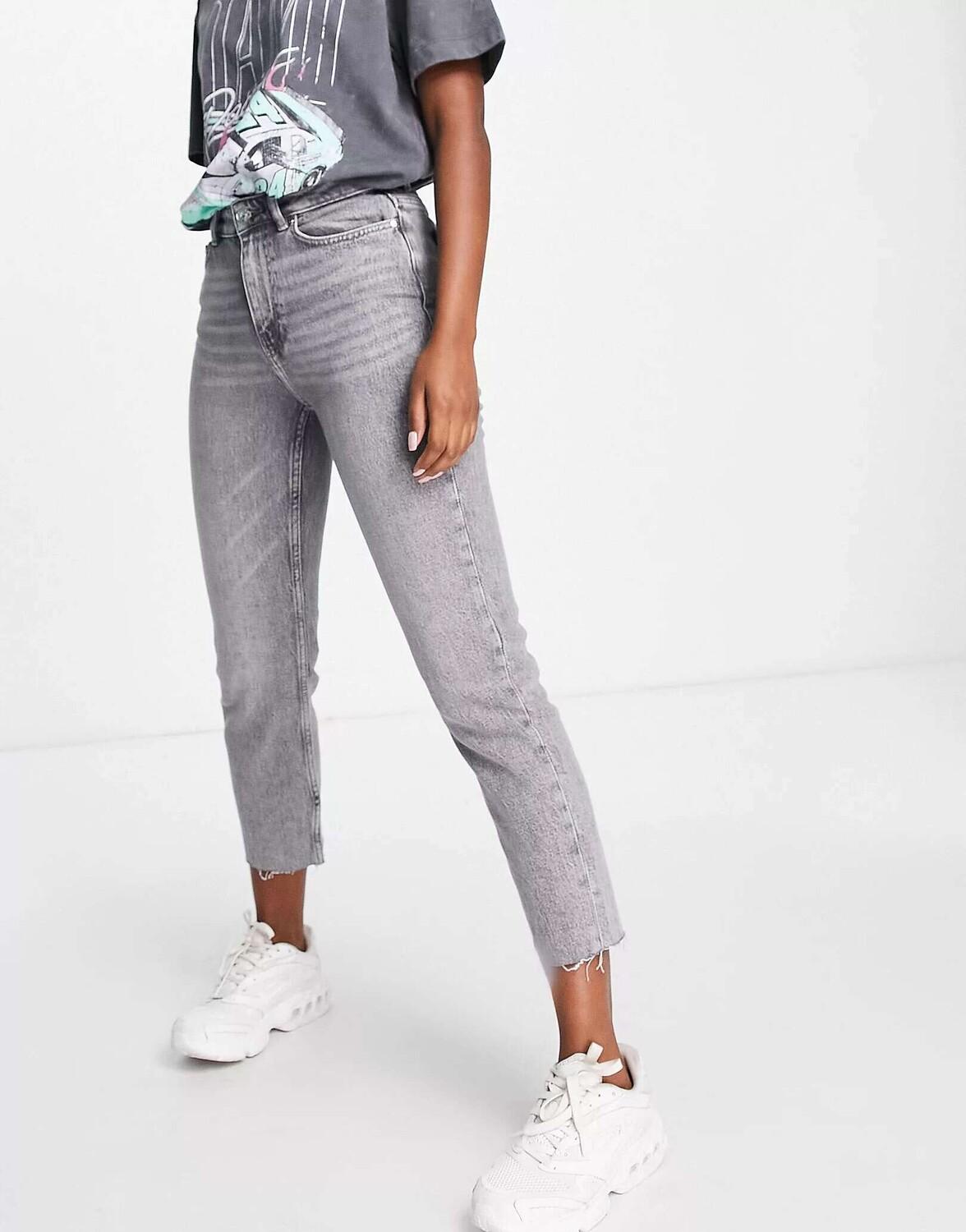 Серые джинсы прямого кроя с завышенной талией и необработанным краем Only Emily
Серые джинсы прямого кроя с завышенной талией и необработанным краем Only Emily