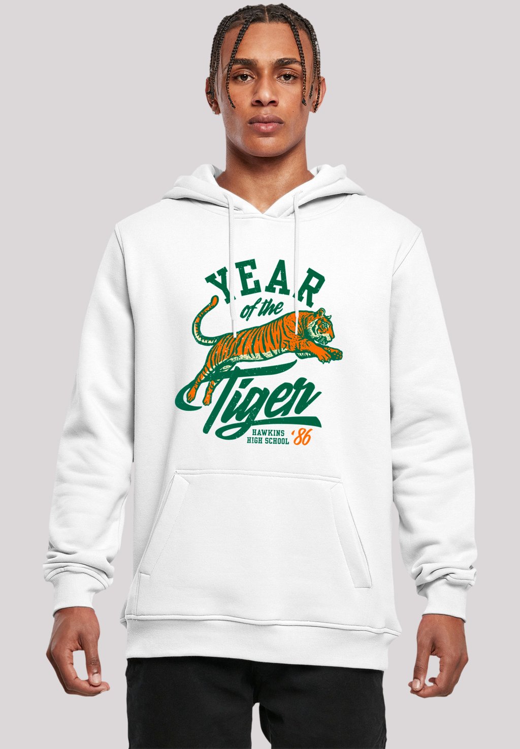 Толстовка STRANGER THINGS HAWKINS YEAR OF THE TIGER 86 NETFLIX TV SERIES - Hoodie F4NT4STIC, белый
Толстовка STRANGER THINGS HAWKINS YEAR OF THE TIGER 86 NETFLIX TV SERIES - Hoodie F4NT4STIC, белый