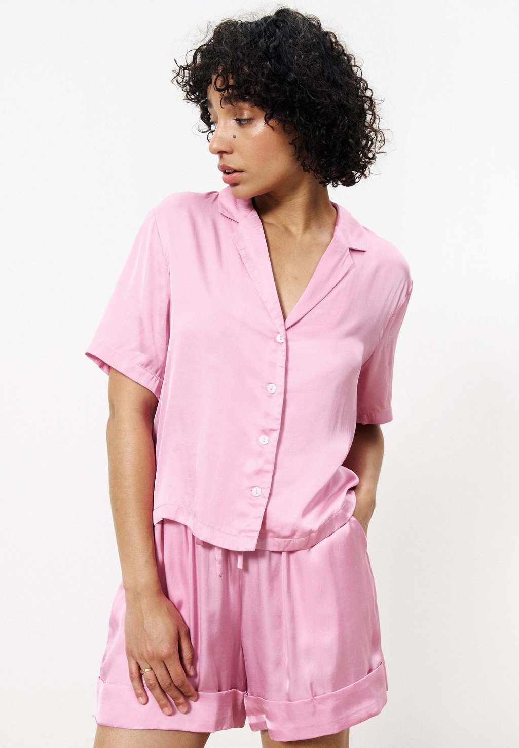 Шорты NOELLE FRNCH, розовый
Шорты NOELLE FRNCH, розовый