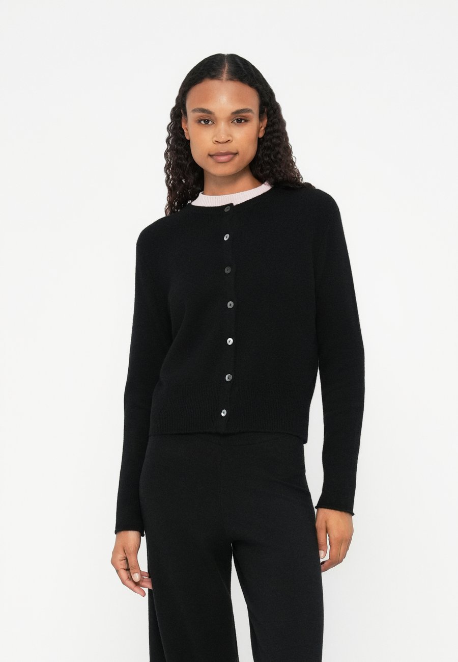 Кардиган FTC Cashmere Cardigan, Moonless Nights/Black
Кардиган FTC Cashmere Cardigan, Moonless Nights/Black