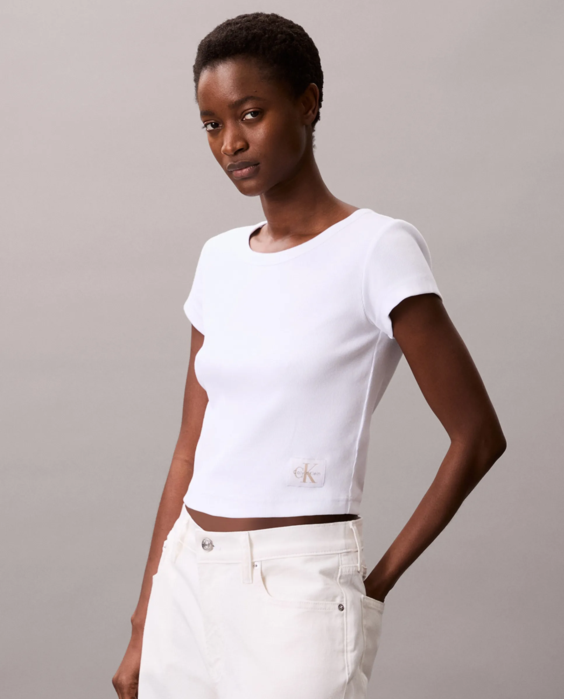 Женская футболка приталенная с логотипом Calvin Klein Jeans, белый
Женская футболка приталенная с логотипом Calvin Klein Jeans, белый