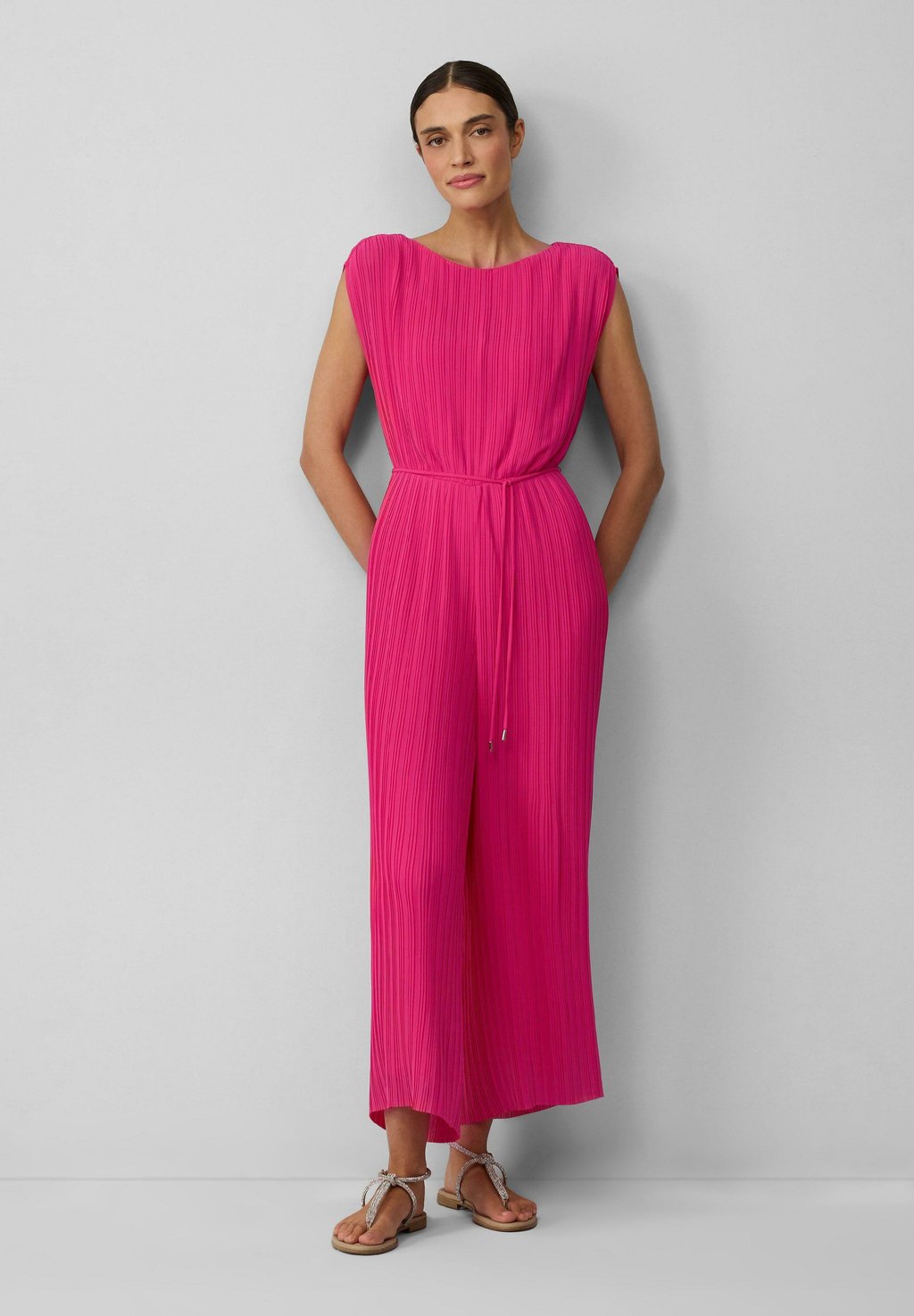 Комбинезон PLISSIERTER AUS MIT BINDEGÜRTEL s.Oliver BLACK LABEL, розовый
Комбинезон PLISSIERTER AUS MIT BINDEGÜRTEL s.Oliver BLACK LABEL, розовый