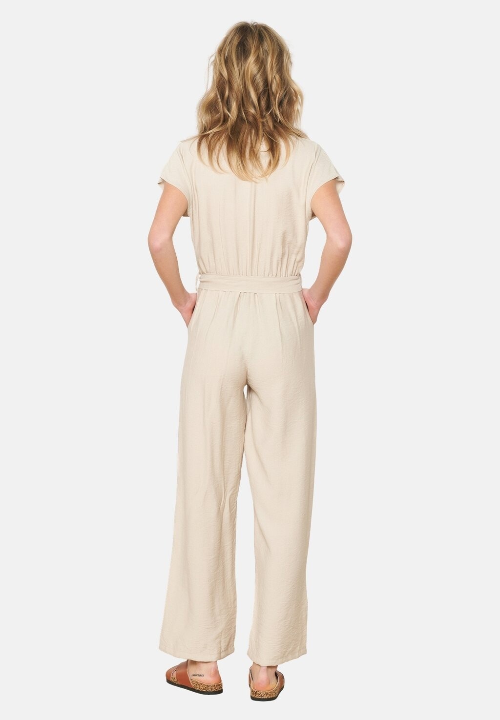 Комбинезон SHORT-SLEEVED LolaLiza, бежевый
Комбинезон SHORT-SLEEVED LolaLiza, бежевый